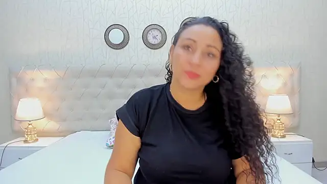 VaniaRose online show from October 12, 1:43 pm