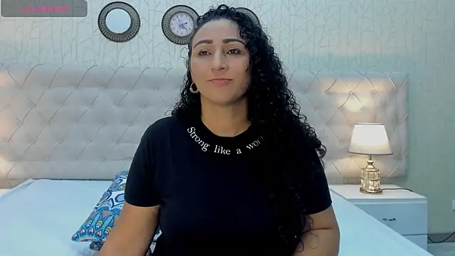 VaniaRose online show from October 29, 1:02 pm