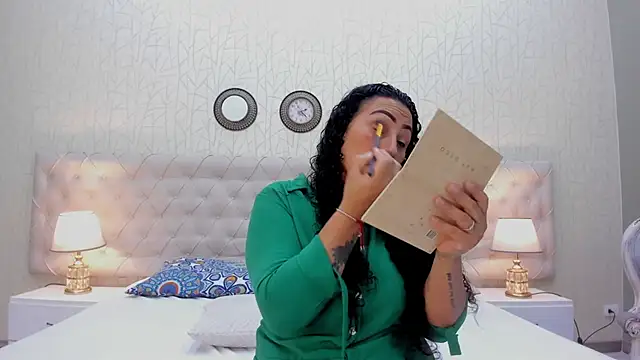 VaniaRose online show from November 5, 1:11 pm