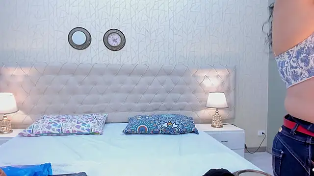 VaniaRose online show from November 26, 1:45 pm