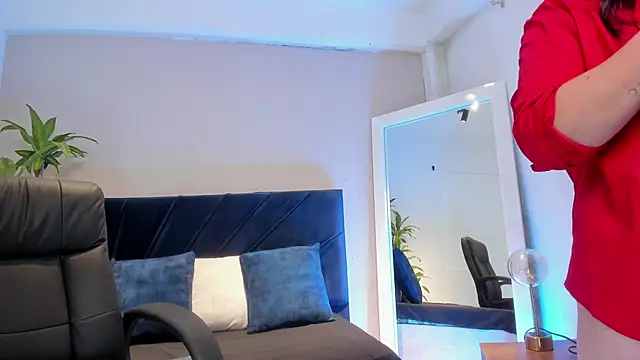 Iris Parkerr online show from October 28, 11:47 am