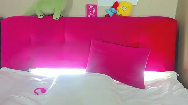 Angel Leeks online show from November 11, 4:12 am