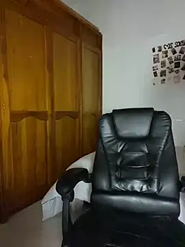 Snapshot of Bleer_Rousse chatting on October 15, 5:46 pm Bleer Rousse online show from October 15, 5:46 pm