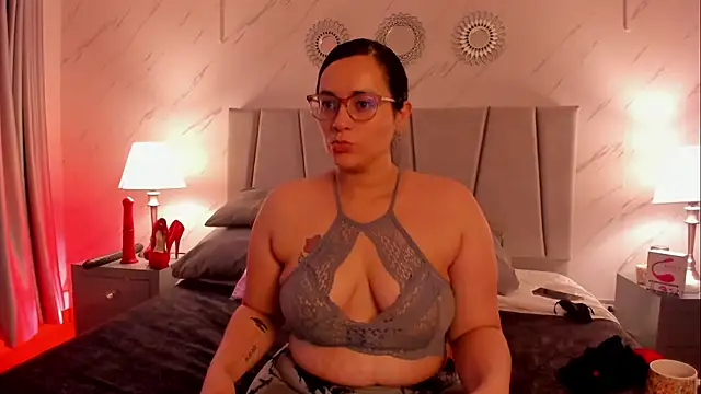 Snapshot of Michell_Monet chatting on November 27, 11:56 am Michell Monet online show from November 27, 11:56 am