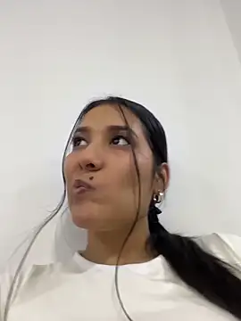 IsabellaJoness  online show from February 21, 3:35 pm