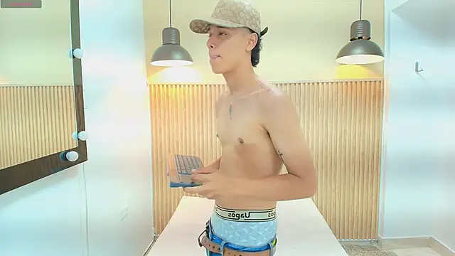 Frayhot777 online show from February 9, 7:40 pm