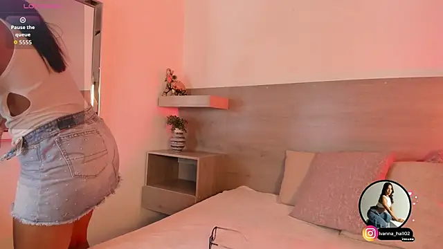 Snapshot of Ivana_Hall chatting on October 22, 9:03 pm Ivana Hall online show from October 22, 9:03 pm