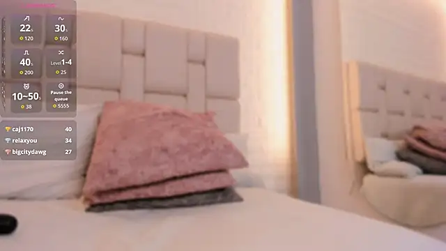 Snapshot of Ivana_Hall chatting on October 31, 12:44 am Ivana Hall online show from October 31, 12:44 am