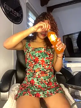 Snapshot of PrettyLia chatting on October 25, 4:24 pm PrettyLia online show from October 25, 4:24 pm