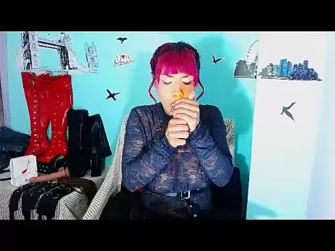 Snapshot of mylygrey chatting on October 25, 6:43 am mylygrey online show from October 25, 6:43 am