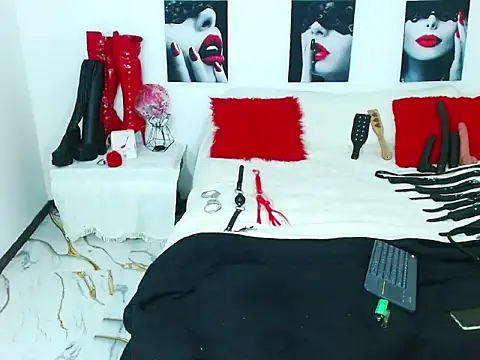mylygrey online show from July 11, 11:46 am