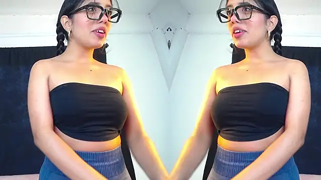 Snapshot of Isis_Valen chatting on December 3, 12:36 pm Isis Valen online show from December 3, 12:36 pm