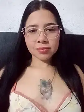 Snapshot of elyne_hot chatting on October 17, 5:54 am elyne hot online show from October 17, 5:54 am