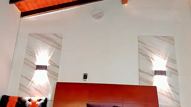 Charlotte-Smit online show from November 11, 6:41 pm