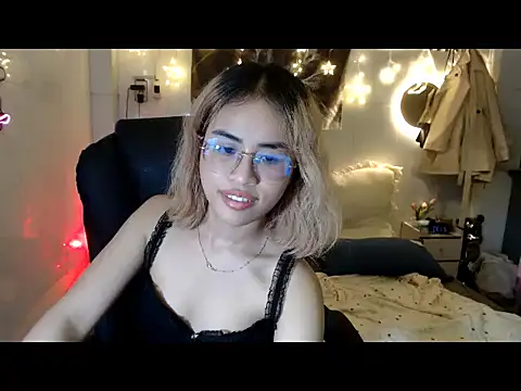 Snapshot of EllieYoon chatting on October 16, 2:29 pm EllieYoon online show from October 16, 2:29 pm