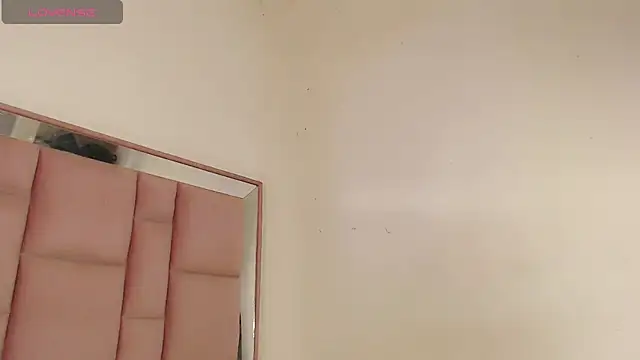 roxanawillts online show from November 23, 8:30 pm