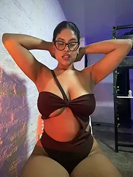 miiabrown18 online show from May 22, 2:51 am