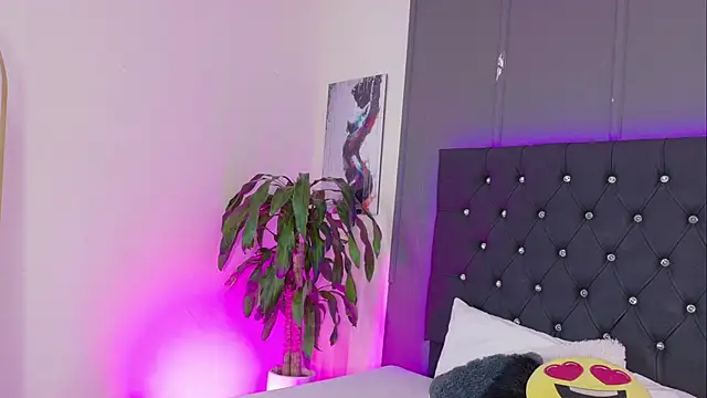 Kataaleya  12 online show from October 9, 3:15 am