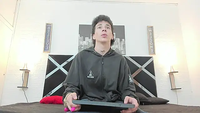 iammariano online show from November 3, 4:03 am