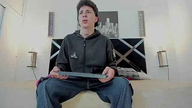 iammariano online show from November 19, 4:01 am