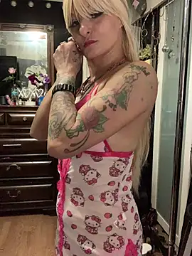 Snapshot of blondebarbiebae chatting on March 18, 12:36 am blondebarbiebae online show from March 18, 12:36 am