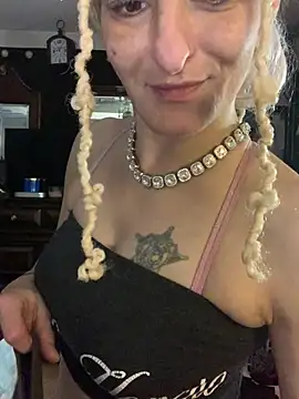 Snapshot of blondebarbiebae chatting on April 12, 2:38 am blondebarbiebae online show from April 12, 2:38 am