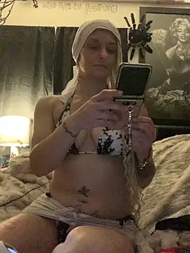 Snapshot of blondebarbiebae chatting on May 25, 11:33 pm blondebarbiebae online show from May 25, 11:33 pm