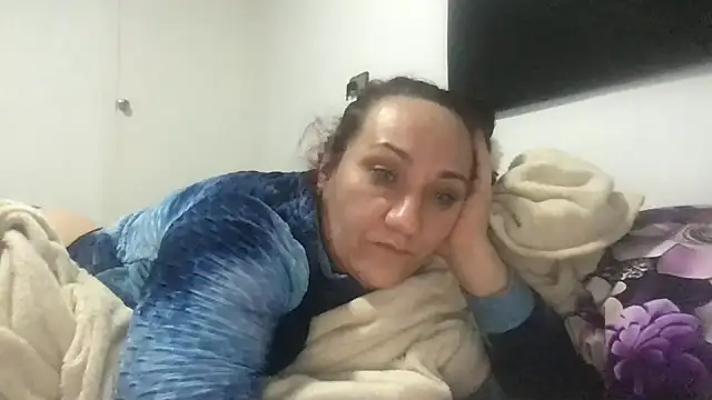 paula19800 online show from December 5, 1:47 am