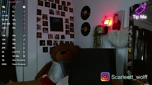 scarleettwolff online show from December 3, 7:45 pm