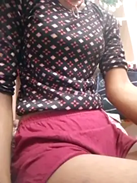 Snapshot of Cuty_kinjal chatting on April 24, 10:45 pm Cuty kinjal online show from April 24, 10:45 pm