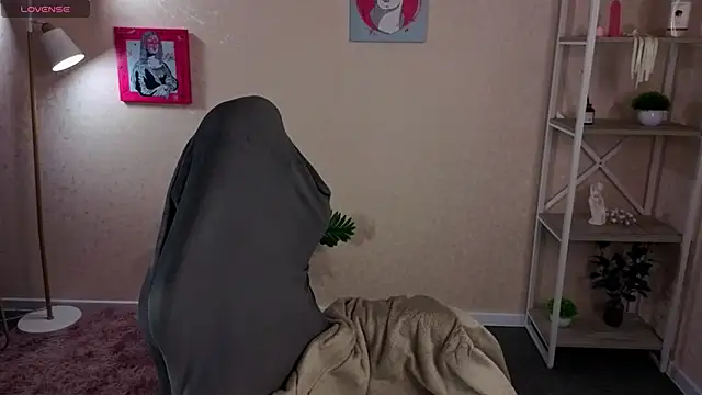 Al1ice Moures online show from March 11, 9:48 am