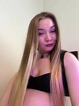 Amalie Smith online show from June 7, 7:34 am