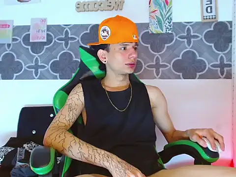 Skinny batman online show from December 1, 8:58 pm