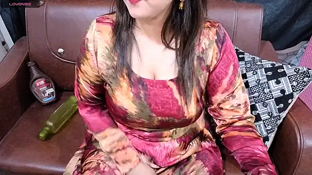 Snapshot of Sanvi-Queen chatting on December 1, 9:14 am Sanvi-Queen online show from December 1, 9:14 am