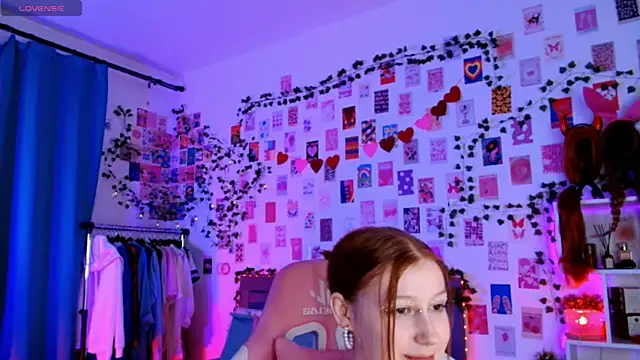 Ayla Hicks online show from November 11, 7:03 pm