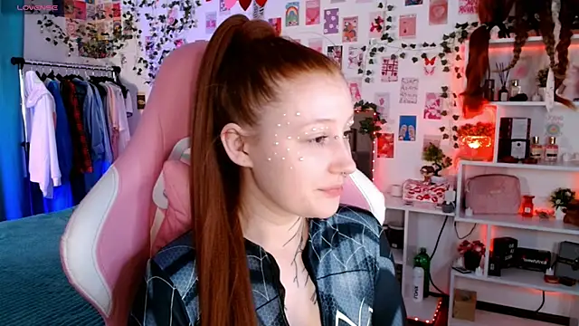 Ayla Hicks online show from November 21, 8:07 pm