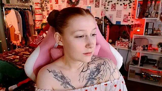 Ayla Hicks online show from January 11, 8:25 pm