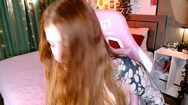Ayla Hicks online show from May 29, 9:24 pm