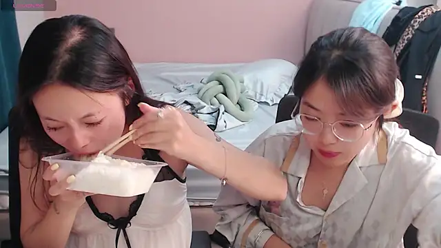 redrose520 online show from October 10, 12:04 pm