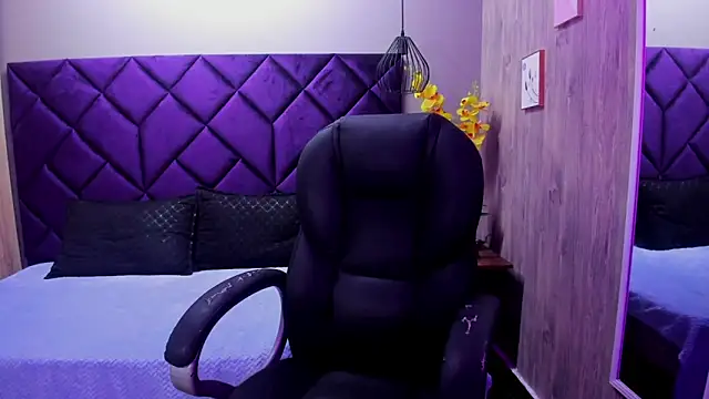 Snapshot of ChloeCampbell03 chatting on October 4, 12:58 pm ChloeCampbell03 online show from October 4, 12:58 pm