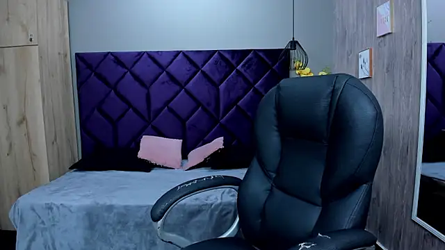 Snapshot of ChloeCampbell03 chatting on November 22, 4:17 pm ChloeCampbell03 online show from November 22, 4:17 pm