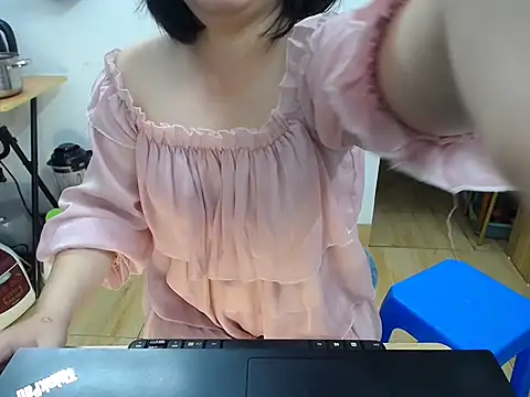 Snapshot of Lilya_39 chatting on November 8, 1:55 pm Lilya 39 online show from November 8, 1:55 pm