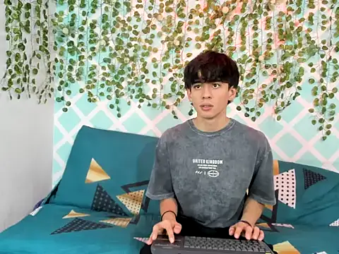 allan spicy online show from September 29, 7:40 pm