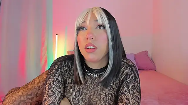 Snapshot of emily__walker chatting on May 15, 10:50 pm emily walker online show from May 15, 10:50 pm