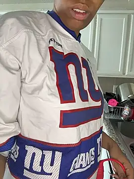 YeahhhitsBreezy online show from February 8, 6:55 pm