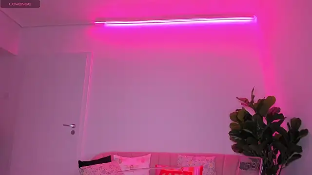 Snapshot of TiaBelle chatting on October 4, 5:22 pm TiaBelle online show from October 4, 5:22 pm