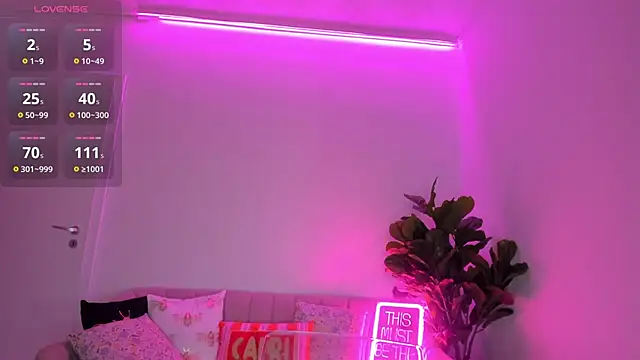 Snapshot of TiaBelle chatting on October 11, 5:44 pm TiaBelle online show from October 11, 5:44 pm