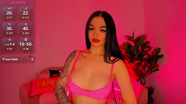 Snapshot of TiaBelle chatting on October 30, 6:52 pm TiaBelle online show from October 30, 6:52 pm