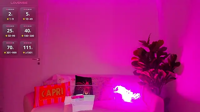 Snapshot of TiaBelle chatting on November 8, 6:18 pm TiaBelle online show from November 8, 6:18 pm