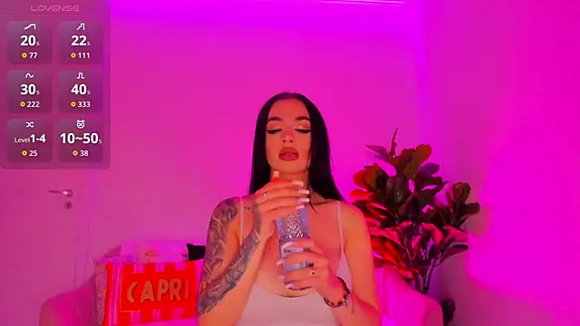 Snapshot of TiaBelle chatting on November 10, 6:07 pm TiaBelle online show from November 10, 6:07 pm